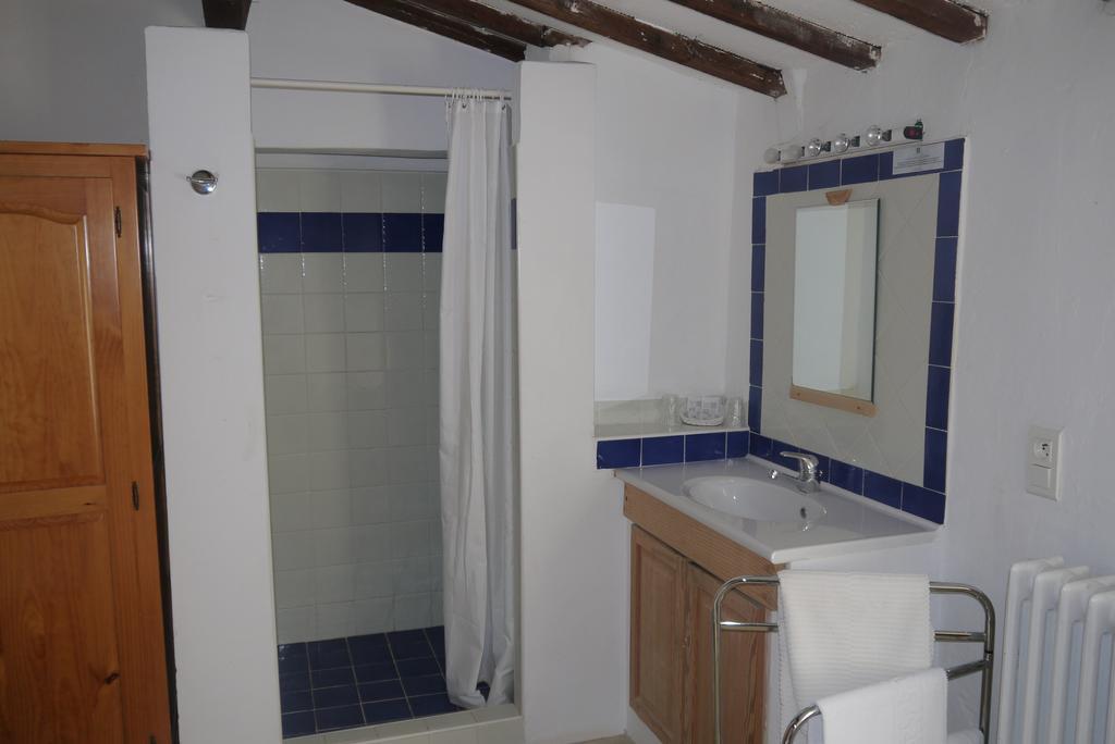 Auberge Des Seguins Buoux Room photo