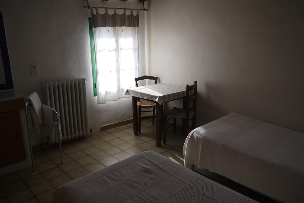Auberge Des Seguins Buoux Room photo
