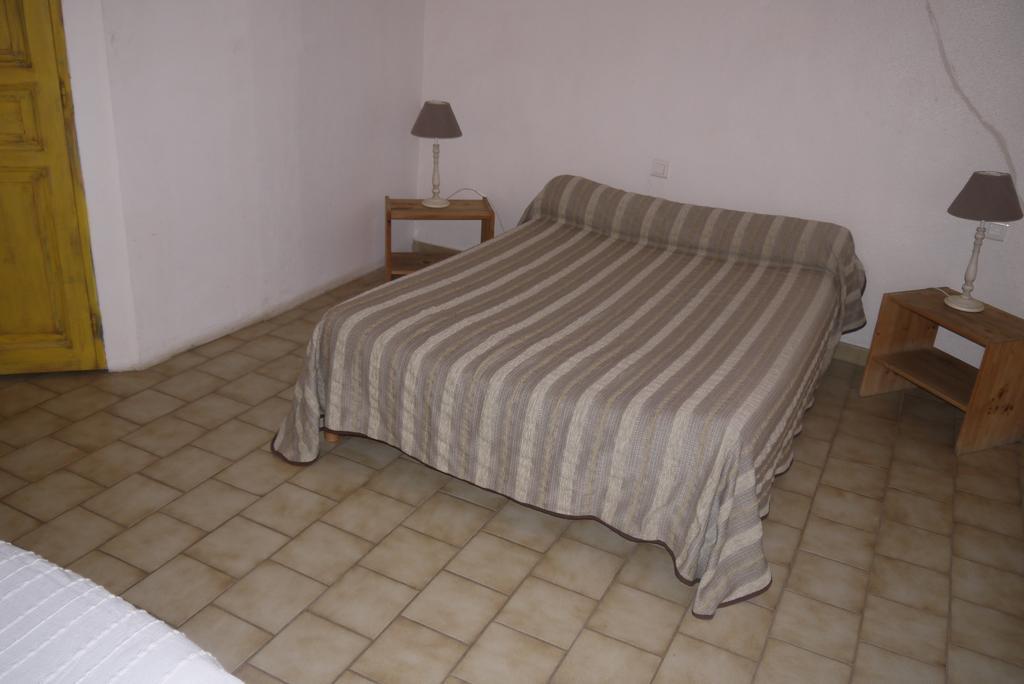 Auberge Des Seguins Buoux Room photo