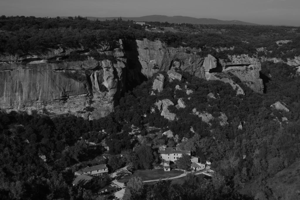 Auberge Des Seguins Buoux Exterior photo