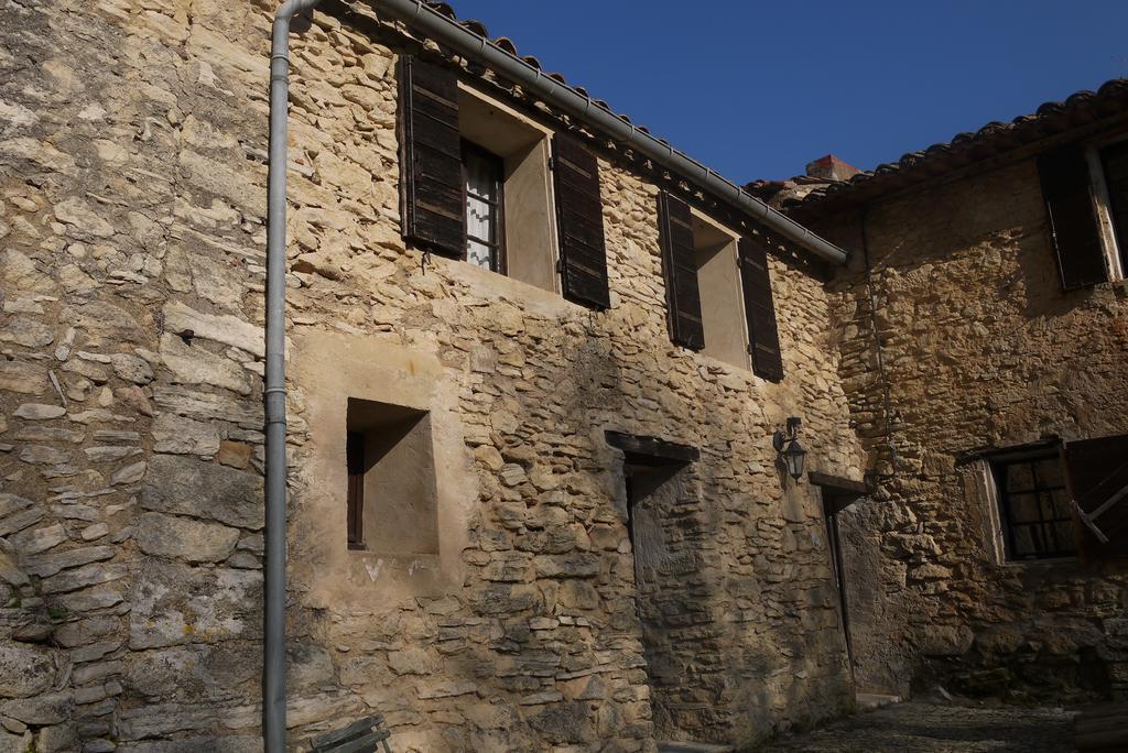 Auberge Des Seguins Buoux Exterior photo