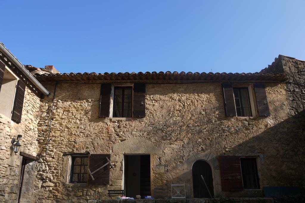 Auberge Des Seguins Buoux Exterior photo