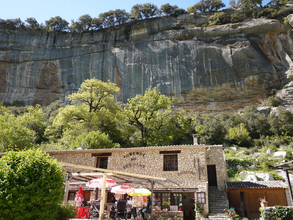 Auberge Des Seguins Buoux Exterior photo